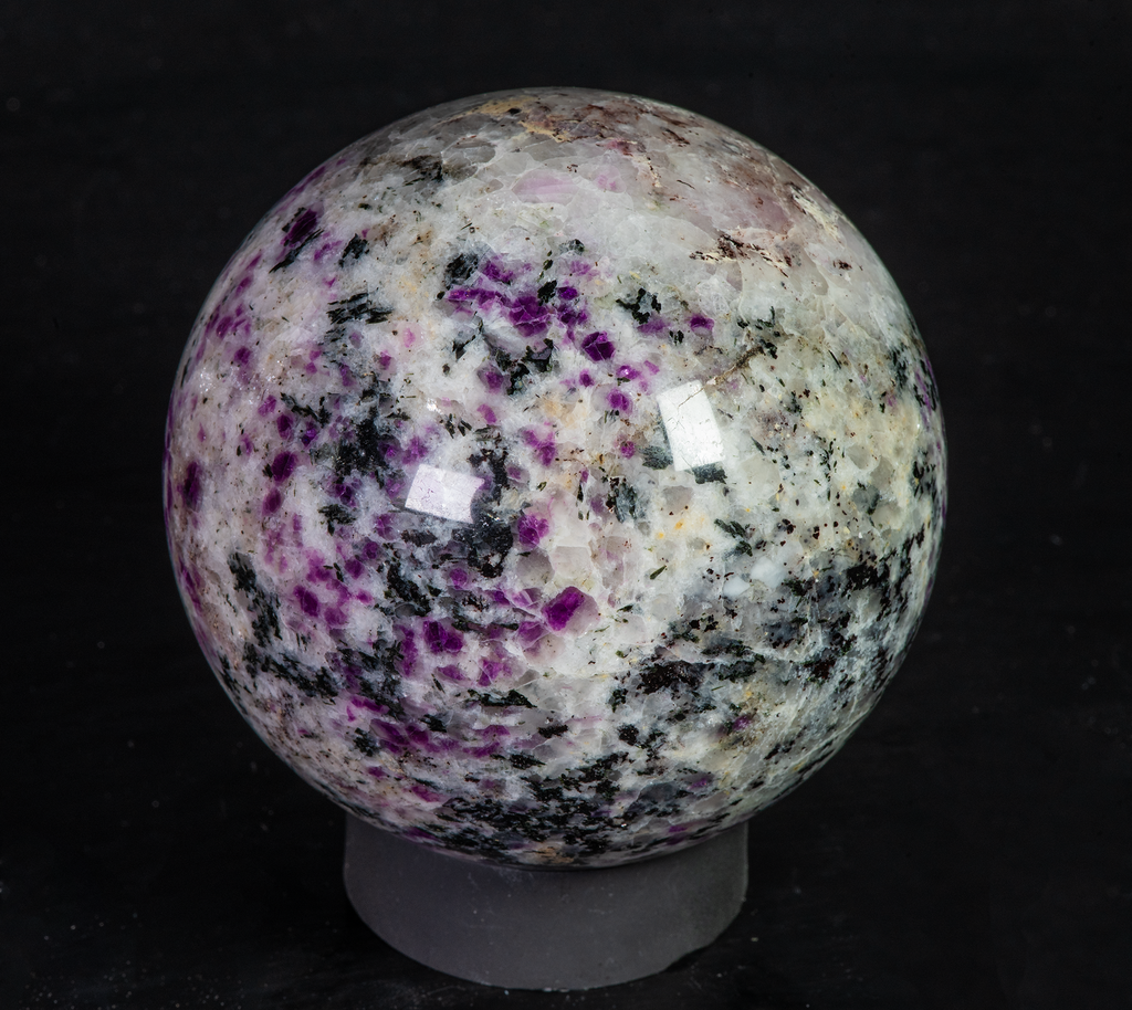 Fantasy rock sphere with sodalite, tugtupite, chkalovite, analcime from greenland. Tenebrescent.