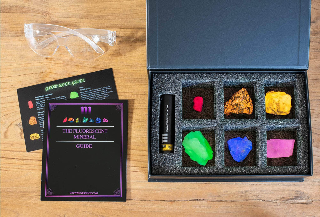 Mineral kit with 6 Fluorescent Minerals Handpicked for their bright glow and quality. This kit comes with ruby, opal, sodalite, wernerite, fluorite, calcite. This kit also comes with a 365nm Filtered Longwave UV Flashlight