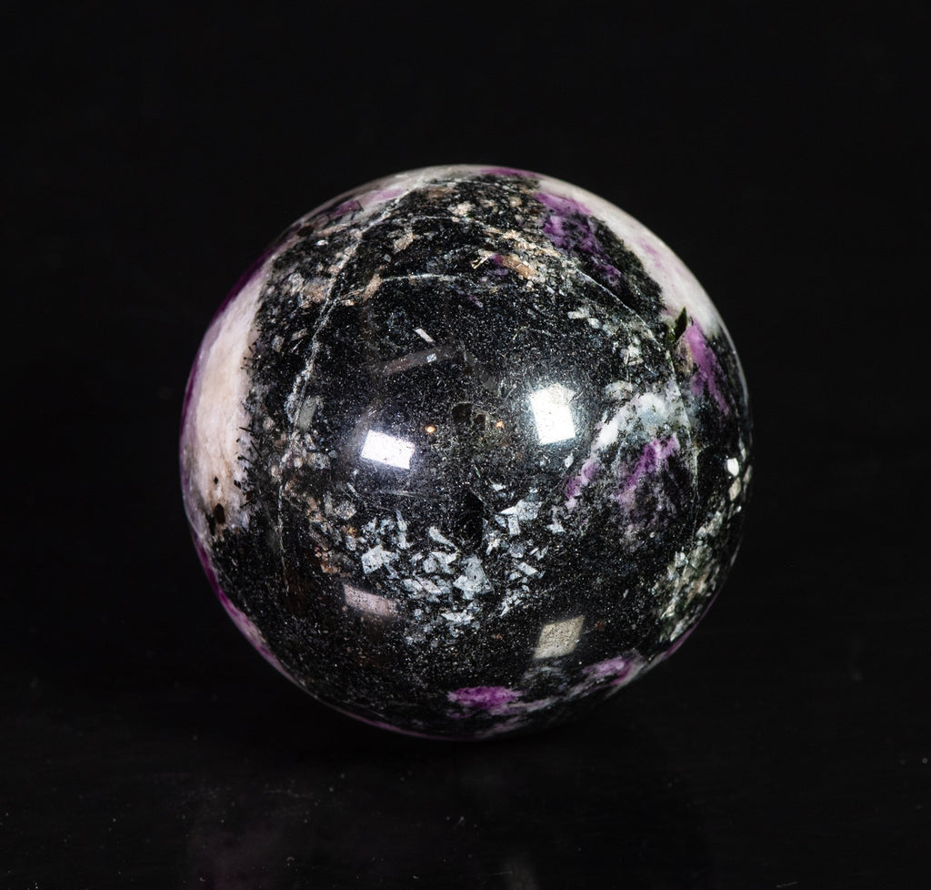 A Fluorescent Sodalite Sphere from Greenland with tugtupite