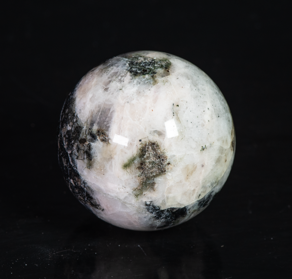 A Fluorescent Sodalite Sphere from Greenland with tugtupite